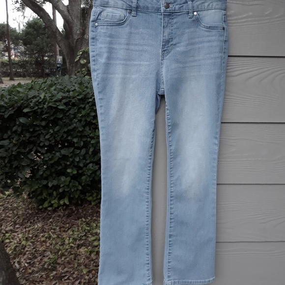 d. jeans Denim - Jeans sz 8 Flared Light Blue Distressed d. Jeans